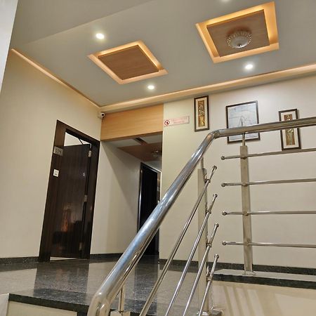 Hotel Sahyog & Rooms Surat Esterno foto