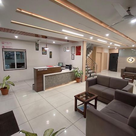 Hotel Sahyog & Rooms Surat Esterno foto