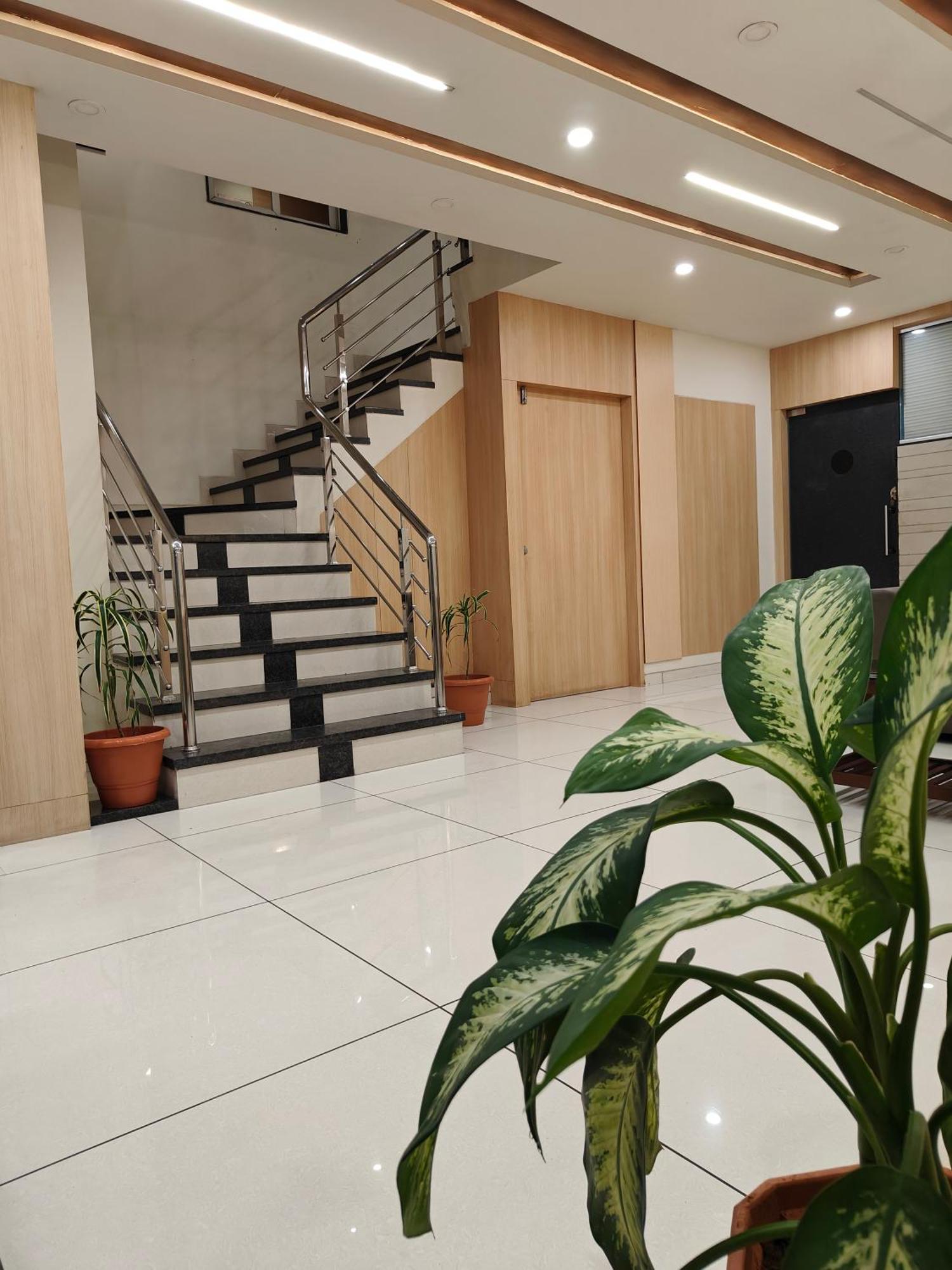 Hotel Sahyog & Rooms Surat Esterno foto